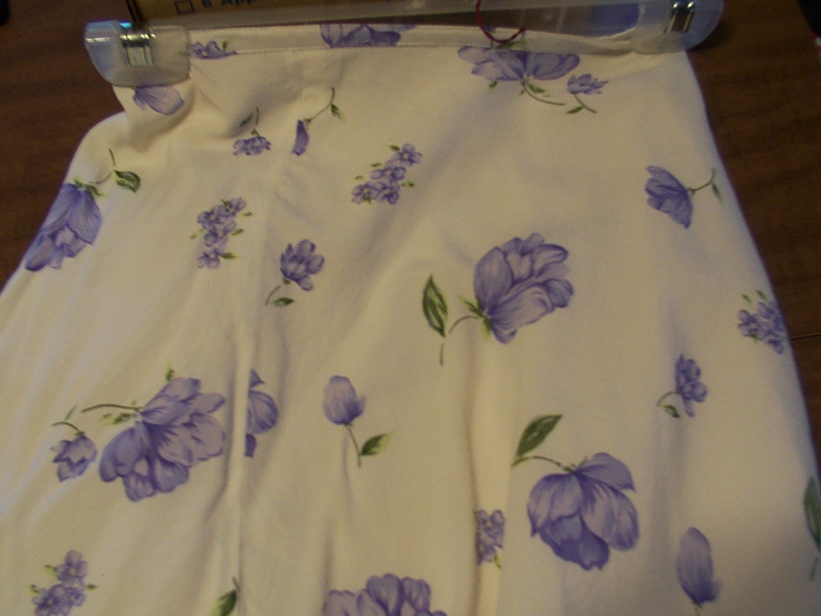 White & lavender floral skirt-size 10/12